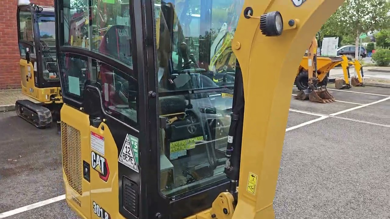 2022 CAT 301.8 with Engcon EC02