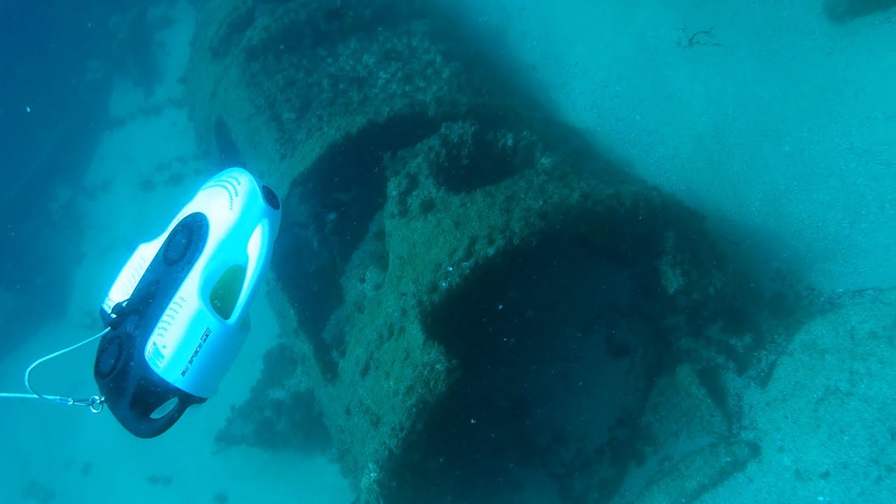 grabando un barco hundido frente al faro de trafalgar con el dron submarino youcanrobot