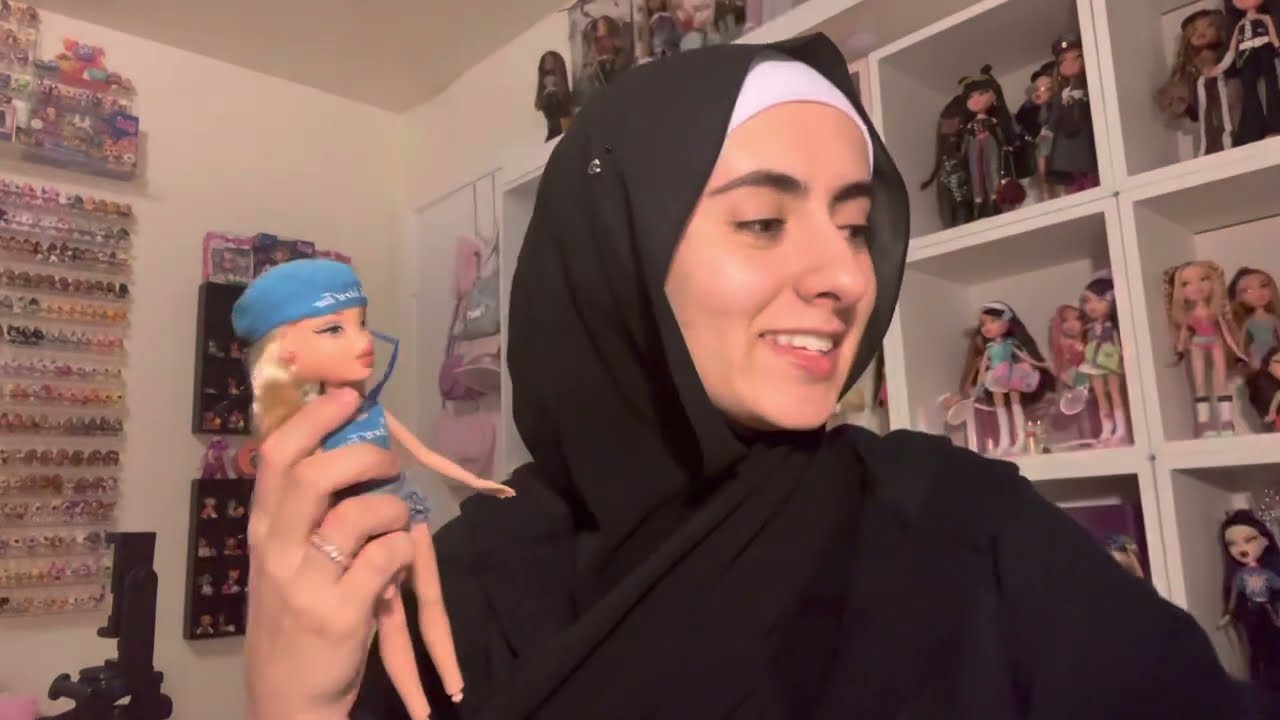 Bratz Unboxing World Tour Cloe !