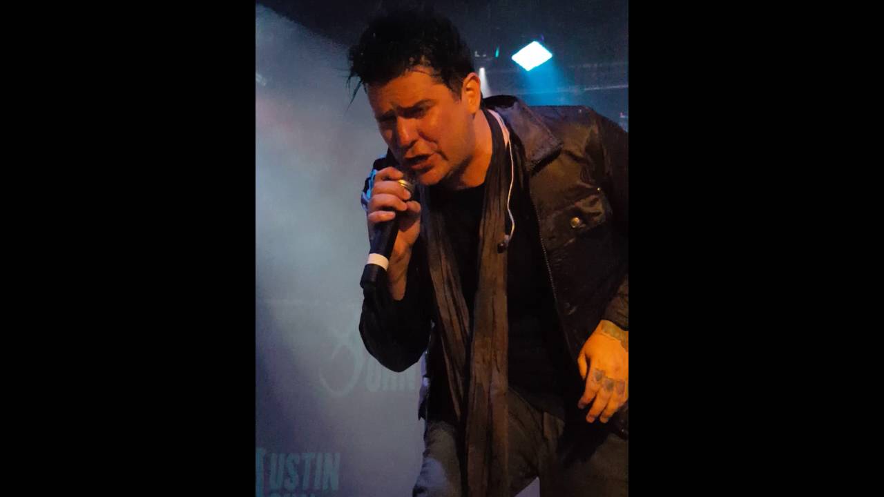 Austin John Winkler, clicks live 8-12-16 Lips of an Angel