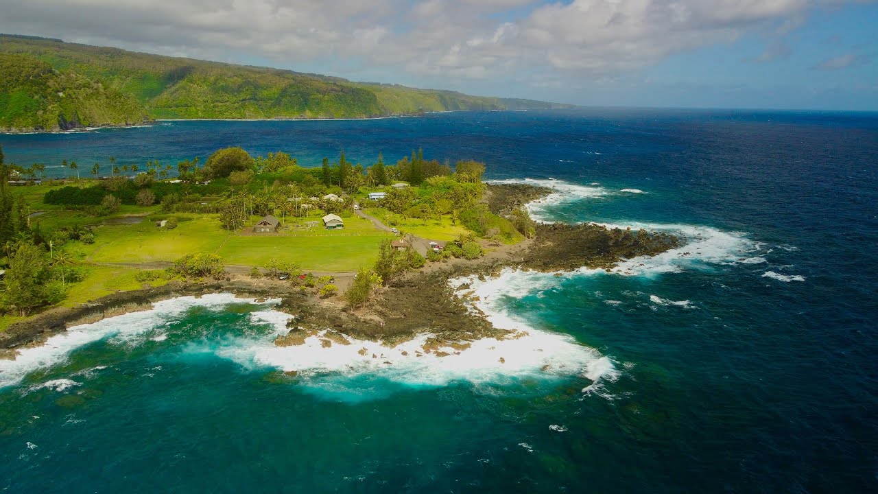🇺🇸 Road to Hana, Wailua Falls, Maui, Hawaii - 4k UHD Scenic, Relaxing Drone