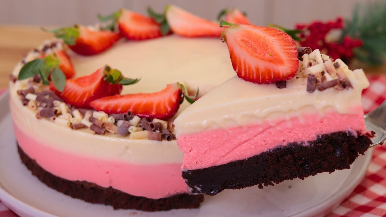 TORTA BROWNIE NAPOLITANA | TORTA MOUSSE NAPOLITANA COM MASSA DE BROWNIE | SOBREMESA DE NATAL