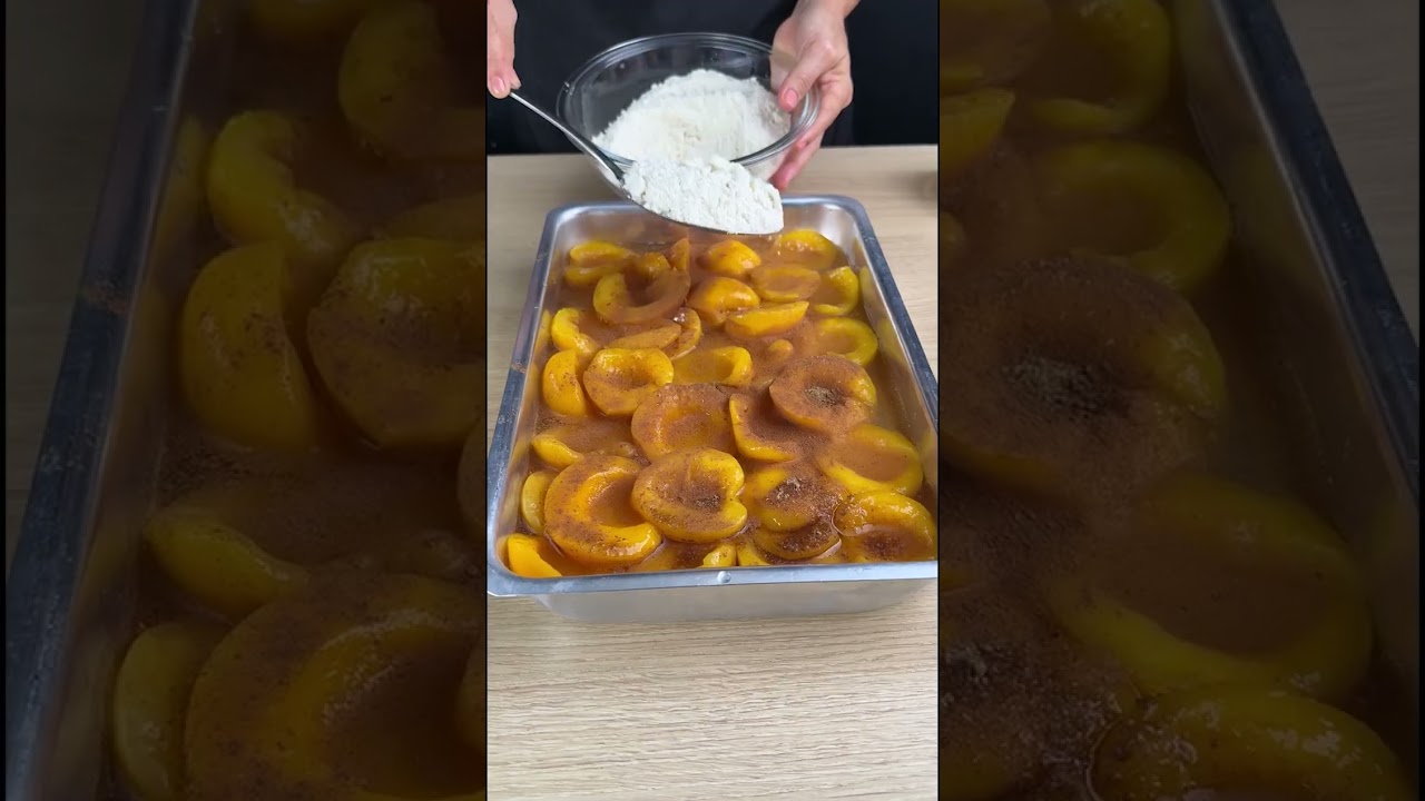 Easy peach pie with cinnamon in the oven