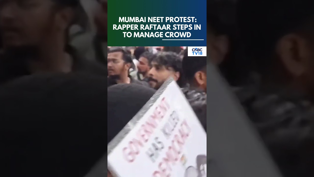 Rapper Raftaar Joins Mumbai NEET Protest | Seen Managing Crowd During Student Demonstration | N18S