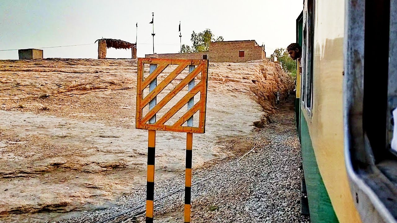Pakistan Railways:1up Khyber Mail reaching Rohri Junction