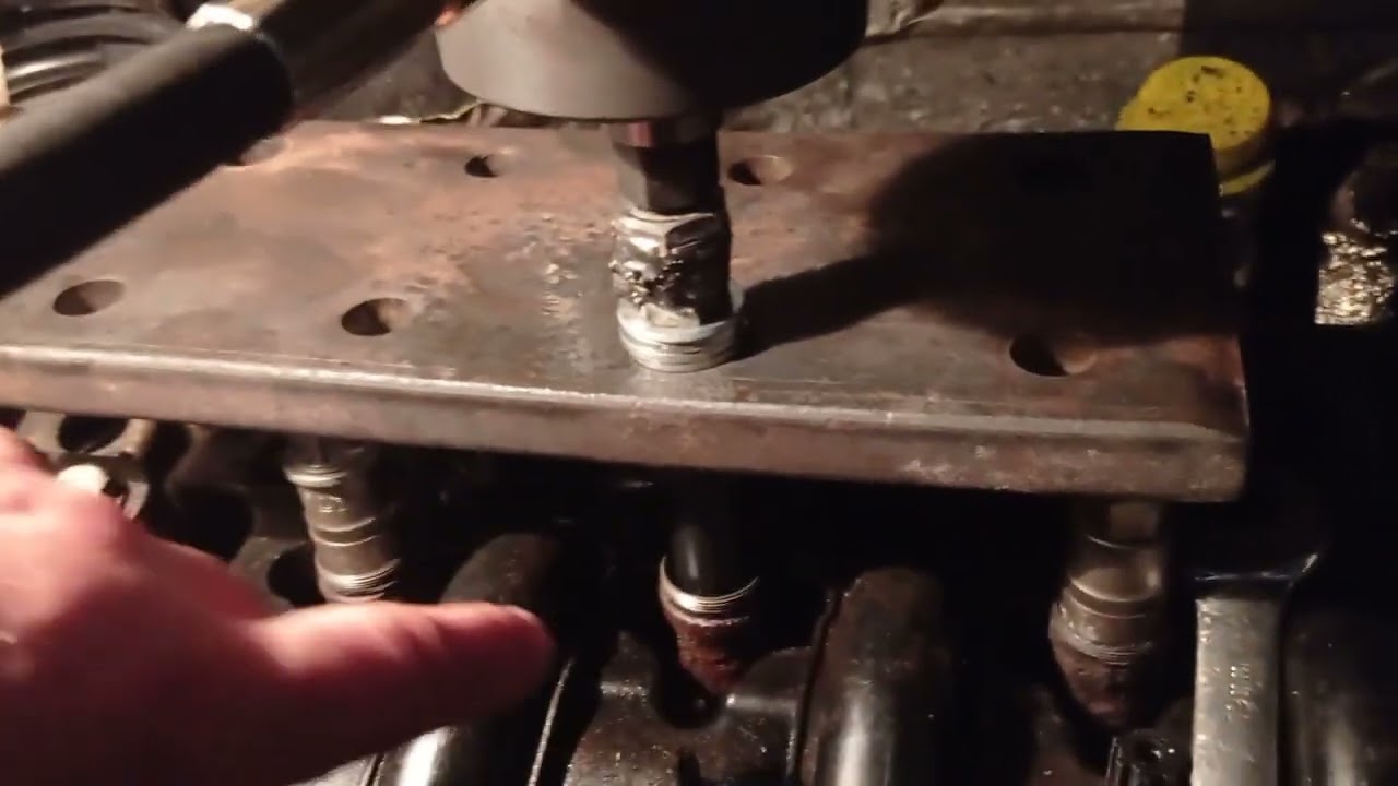 Wyciąganie zapieczonych wtryskiwaczy Renault 2.5dci Trafic Opel Vivaro