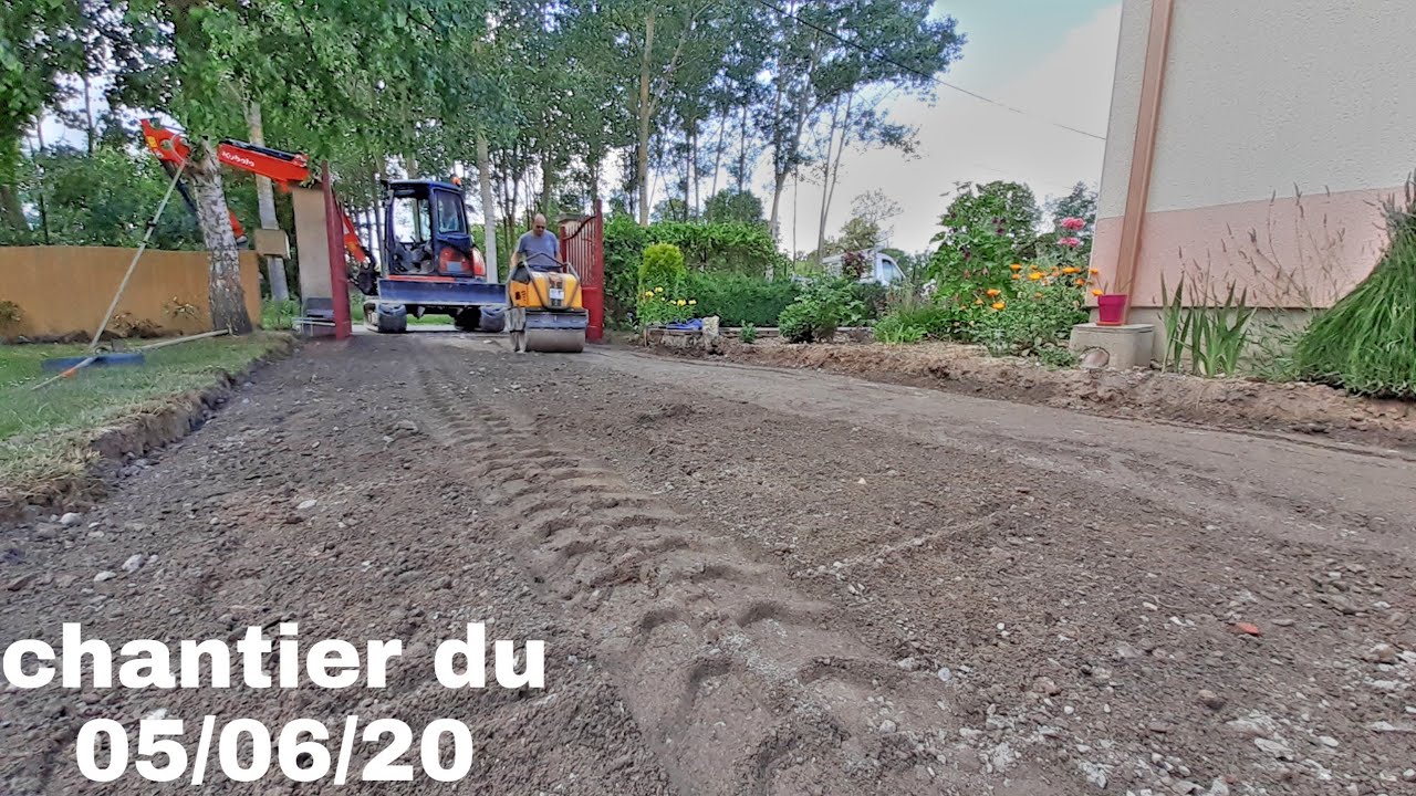 Pose de pavés en bordure pour futur enrobé (partie 2 )