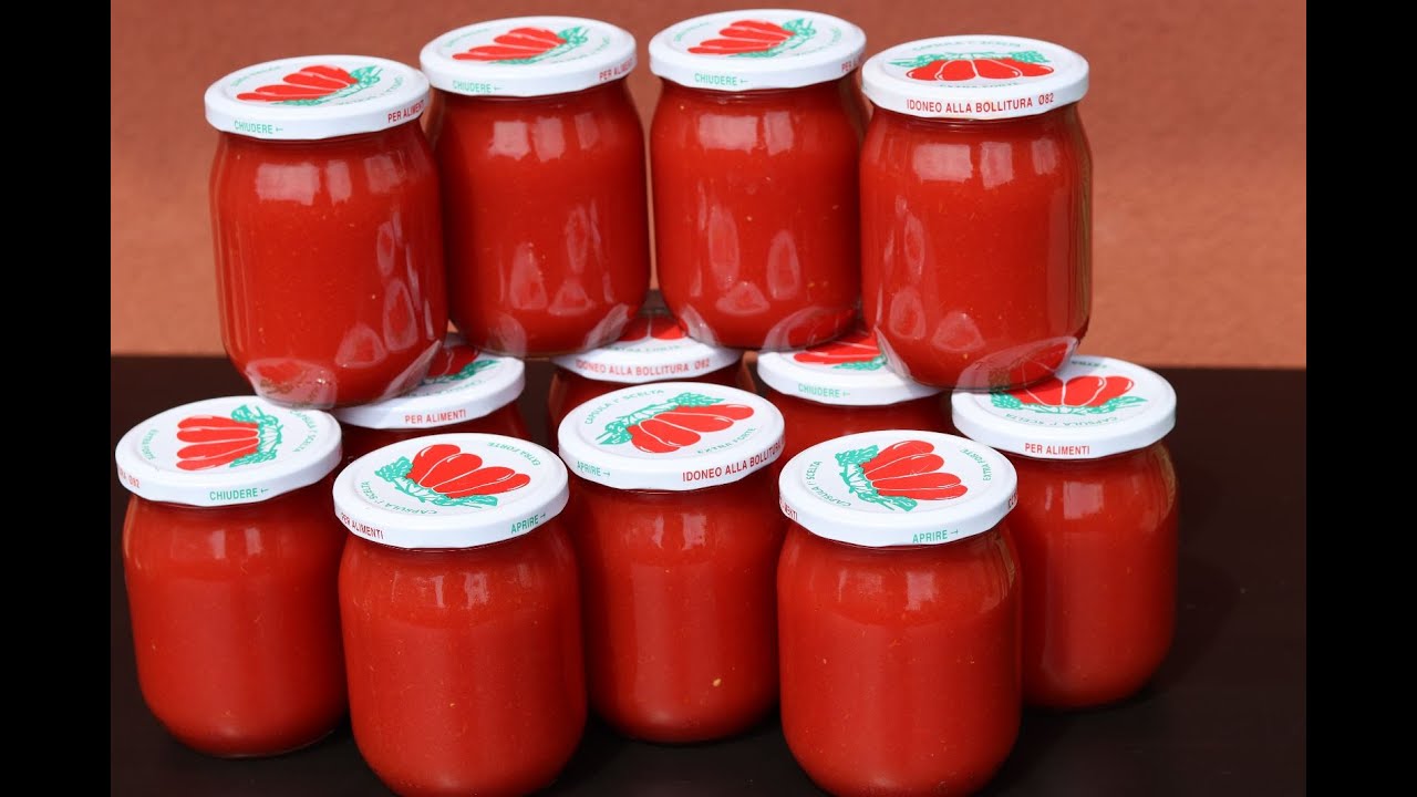 Passata di pomodoro a crudo. Fatta in casa.