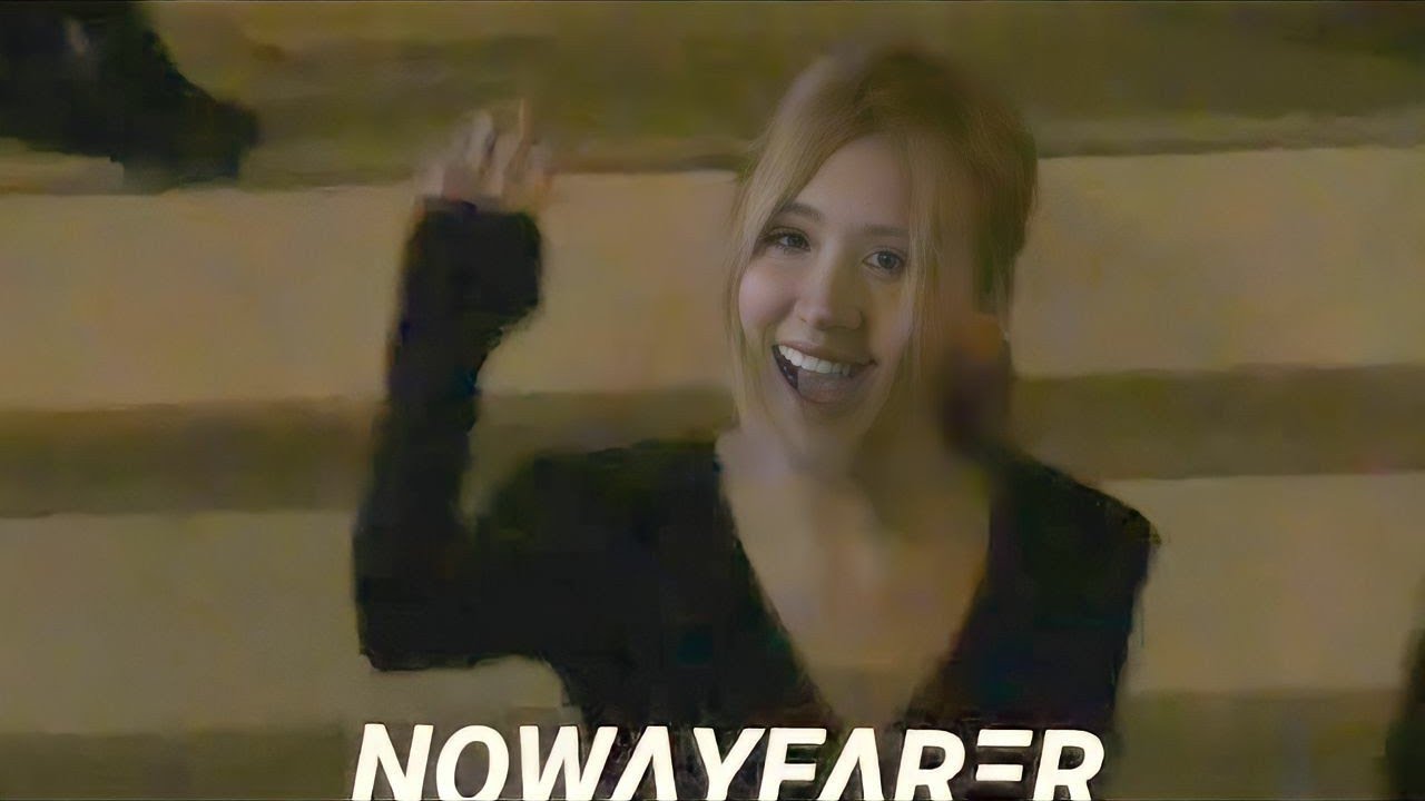220927 Rosé waves 👋😊 to each & every BLINK while leaving YSL fashion show in  Paris 🌹27.09.2022 week