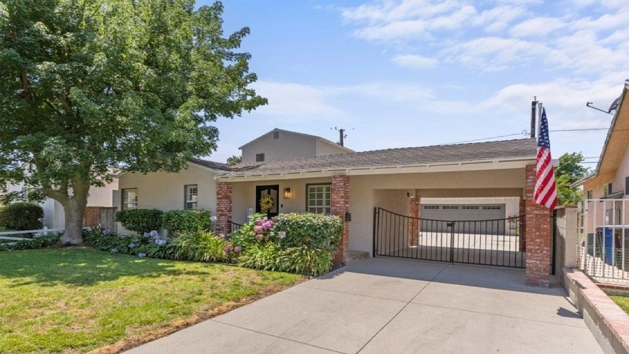 731 N Beachwood Drive, Burbank, CA Presented by Carry Brentner.