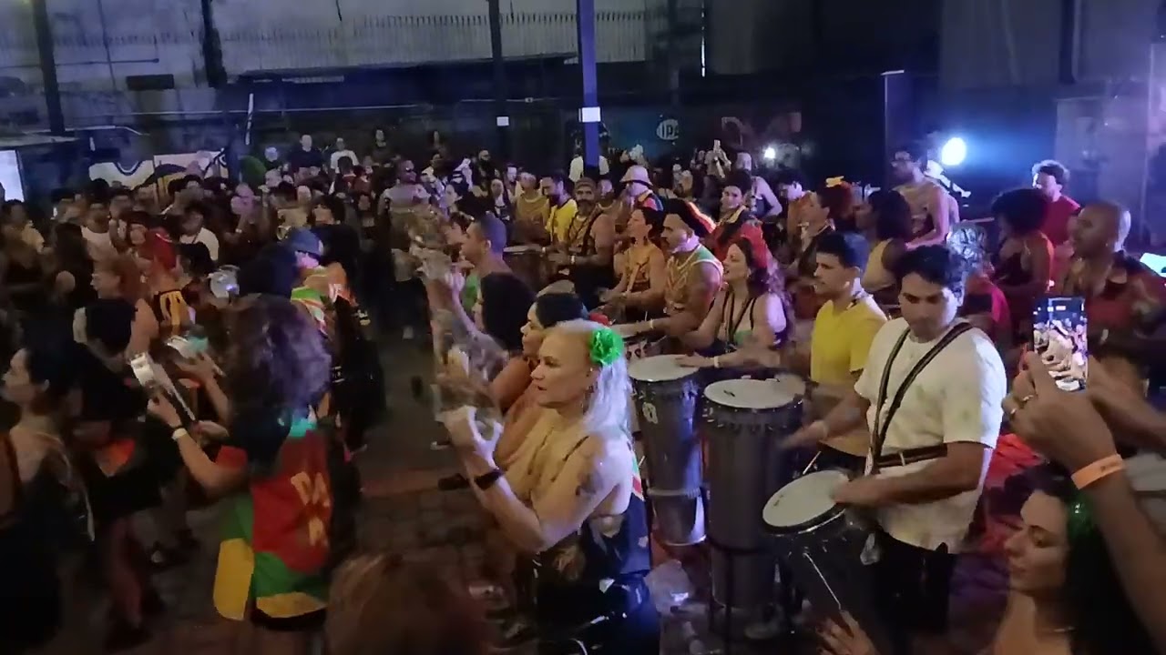 Carnaval Jamaicano na Cervejaria Tarantino com o Bloco Caia na Gandaia ( vd 15) 17-01-26 