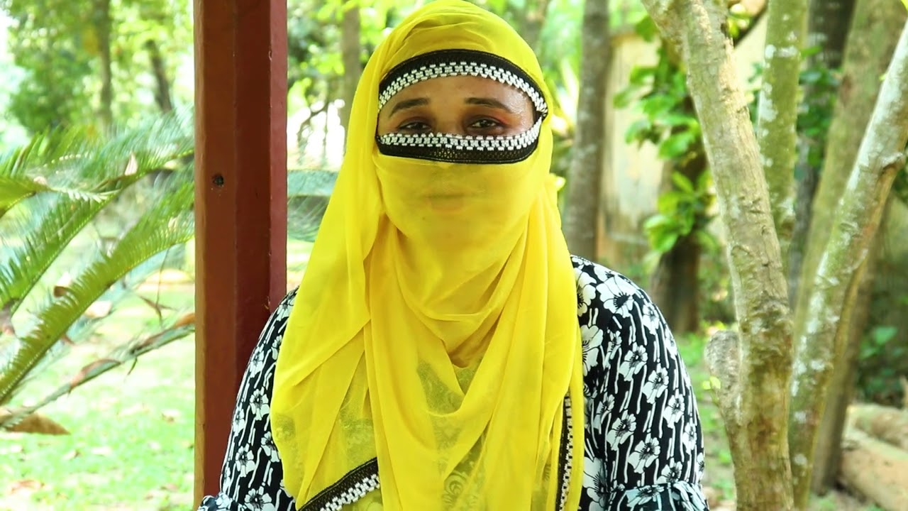 স্বামী পারে না তাই বাইরের একটা ছেলেকে দিয়ে কাজ করাইয়া দুজনই ঘুমাইয়া পরি উঠে দেখি আমার ঘরে  কিছুই নাই