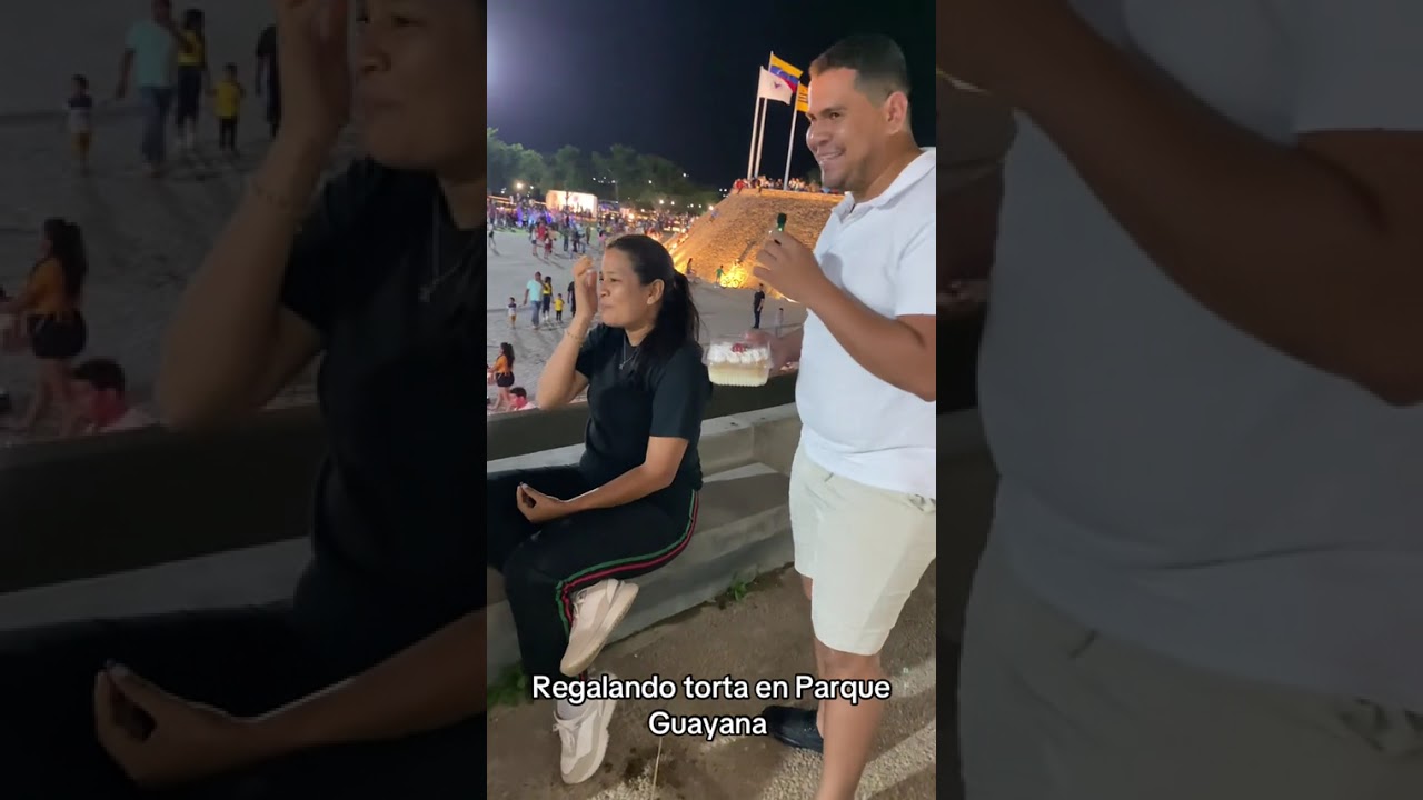 Entregando torta en parque Guayana San Félix Venezuela 