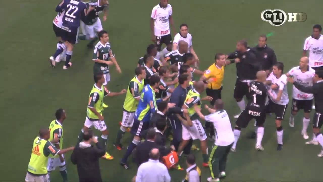 Jorge Henrique provoca Valdívia e clássico termina em confusão