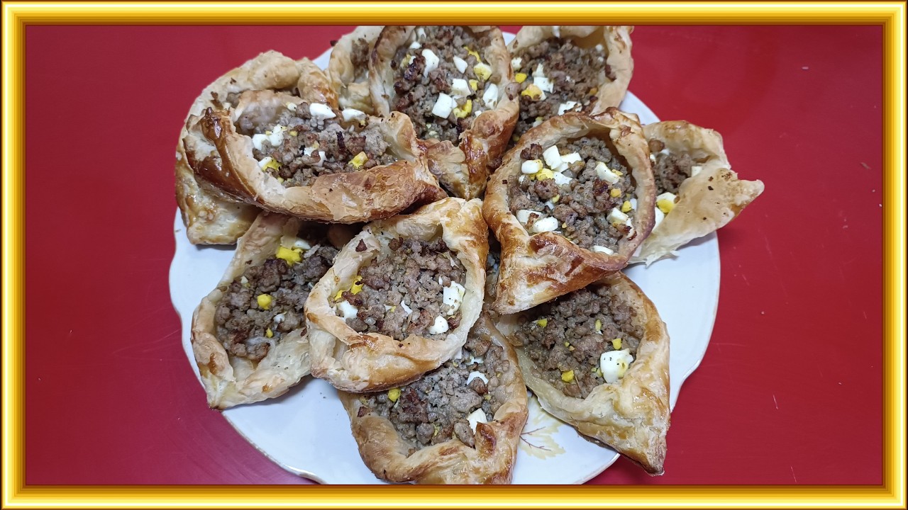 ⭐Ленивые расстегаи😋 из готового теста и фарша в духовке - лодочкой