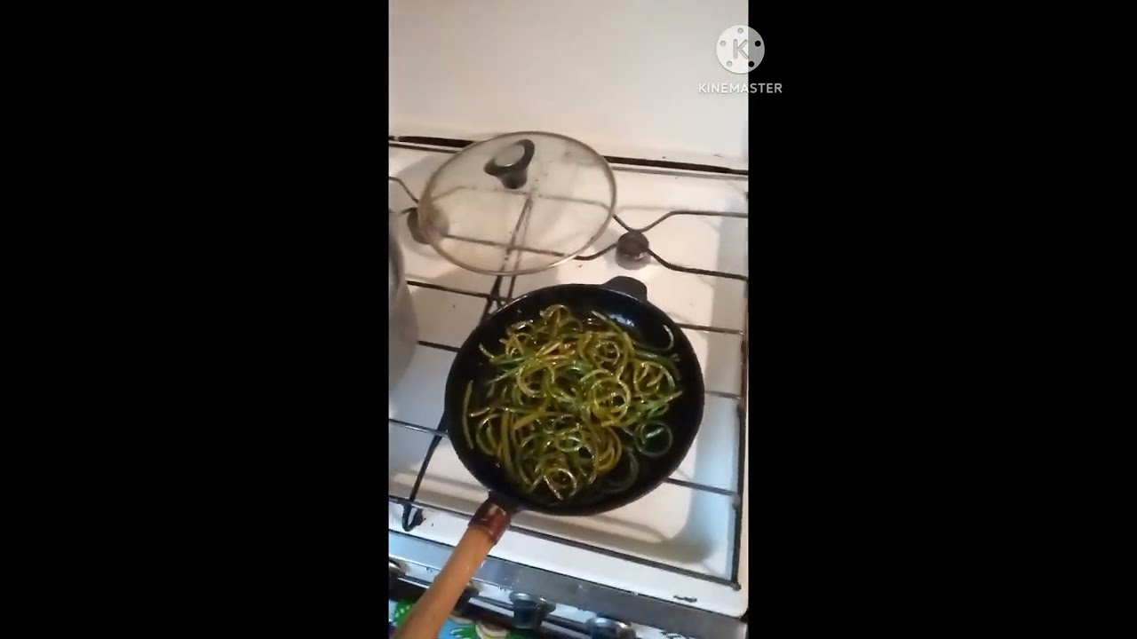 Готовим чесночные стрелки с яйцом.