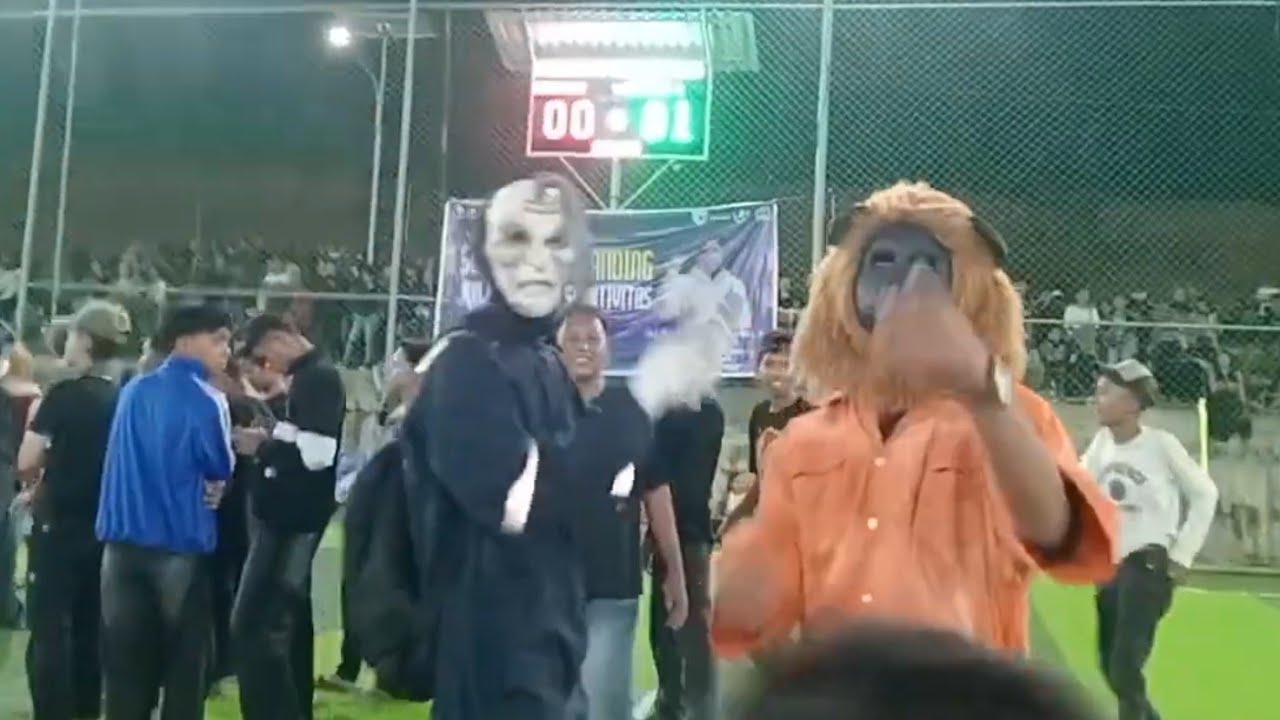 Antara suprtr SMK2 maupun suporter smk3 kdua kubu ini sling mnyuarakan idolany masing2.Part2tabolaba