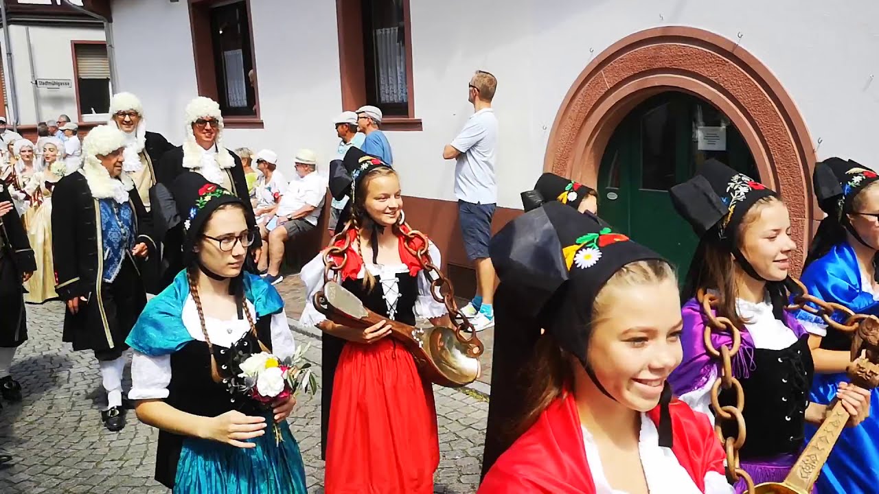 Geleitsfest 2019 in Seligenstadt/M.: Einzug der Seligenstädter Zünfte durch das Steinheimer Tor