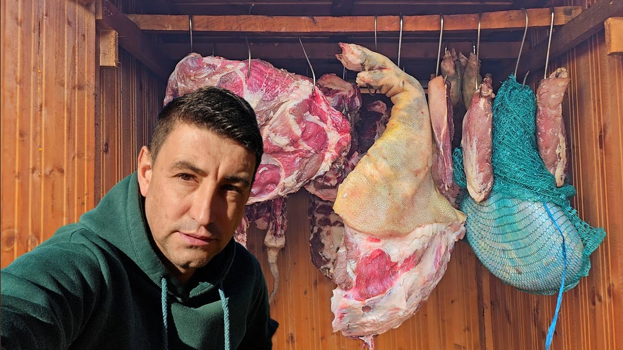 Даже мой дедушка коптил мясо таким способом. Традиционный горный образ жизни