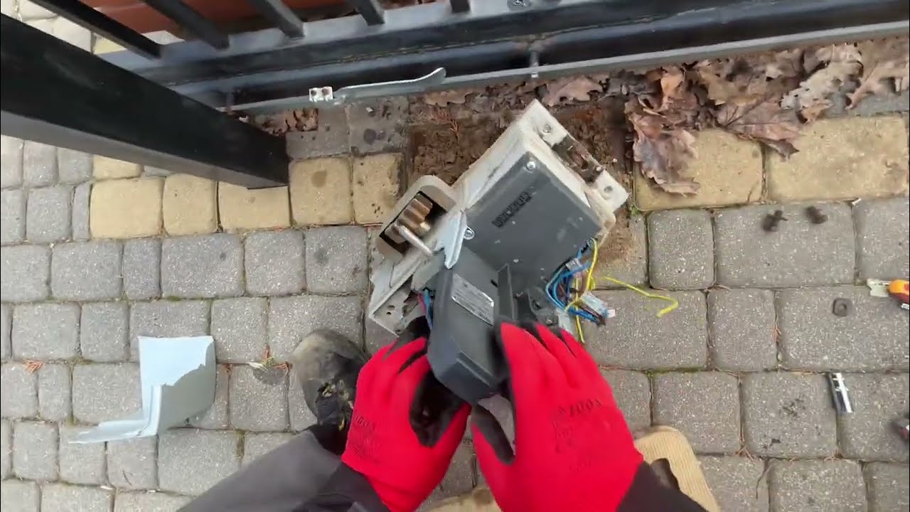 Dzień z awariami Nice robus 600 wymiana napędu bramy po samochodzie