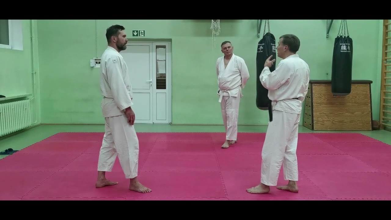 Po co łapać za rękę?