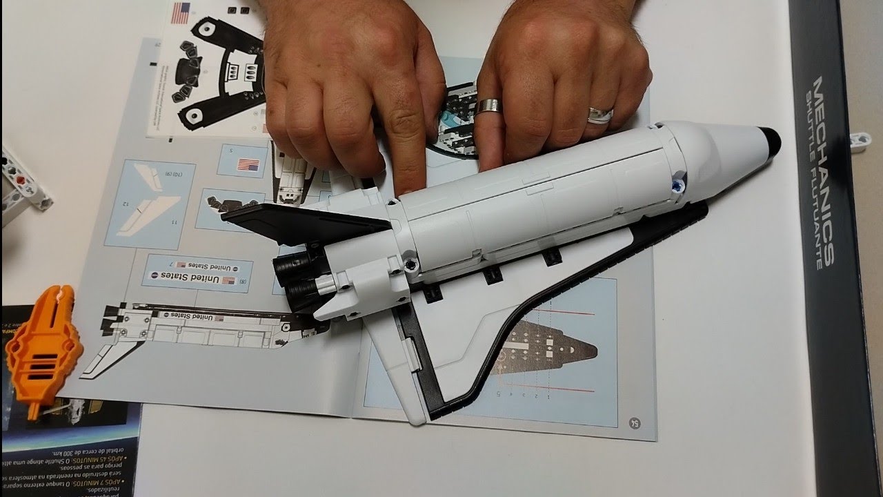 Brick's - Let's Build A Space Shuttle - Clementoni