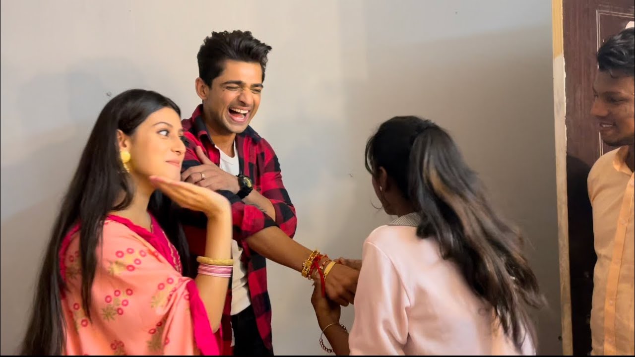 Isha ne bandhwai mujhe sab ladkiyon se rakhi || Abhisha vlogs || Udaariyaan