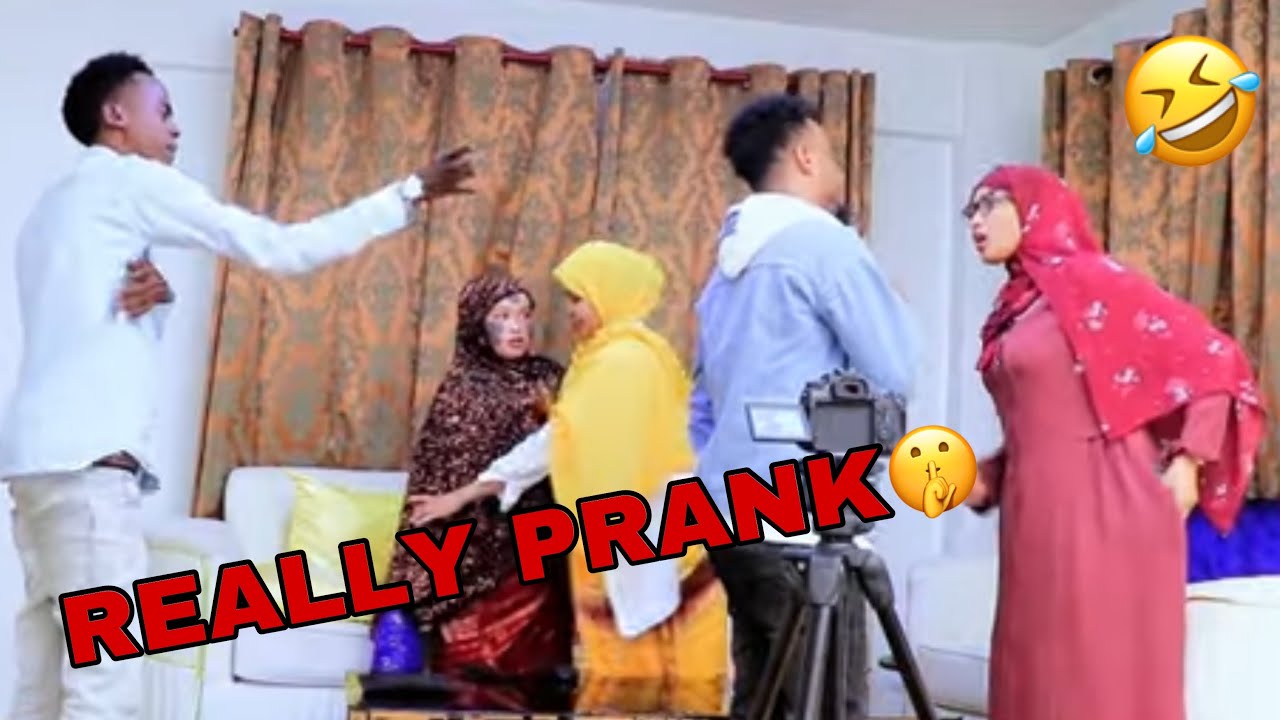 Really PRANK Umu ahzab iyo xasan soya kaga oysinay