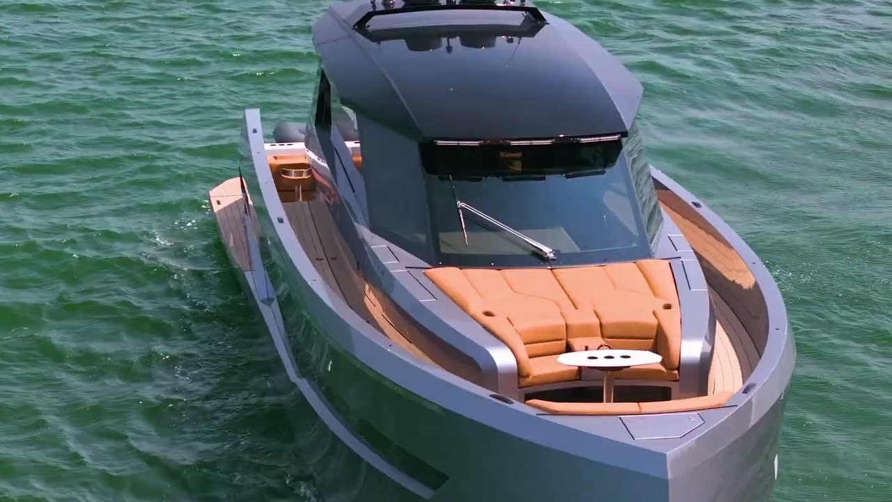 Steeler Yachts Bronson 67 Beachclub