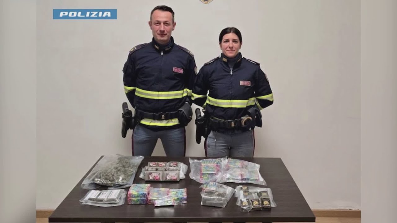 Trovato in autostrada con 7kg di droga, arrestato