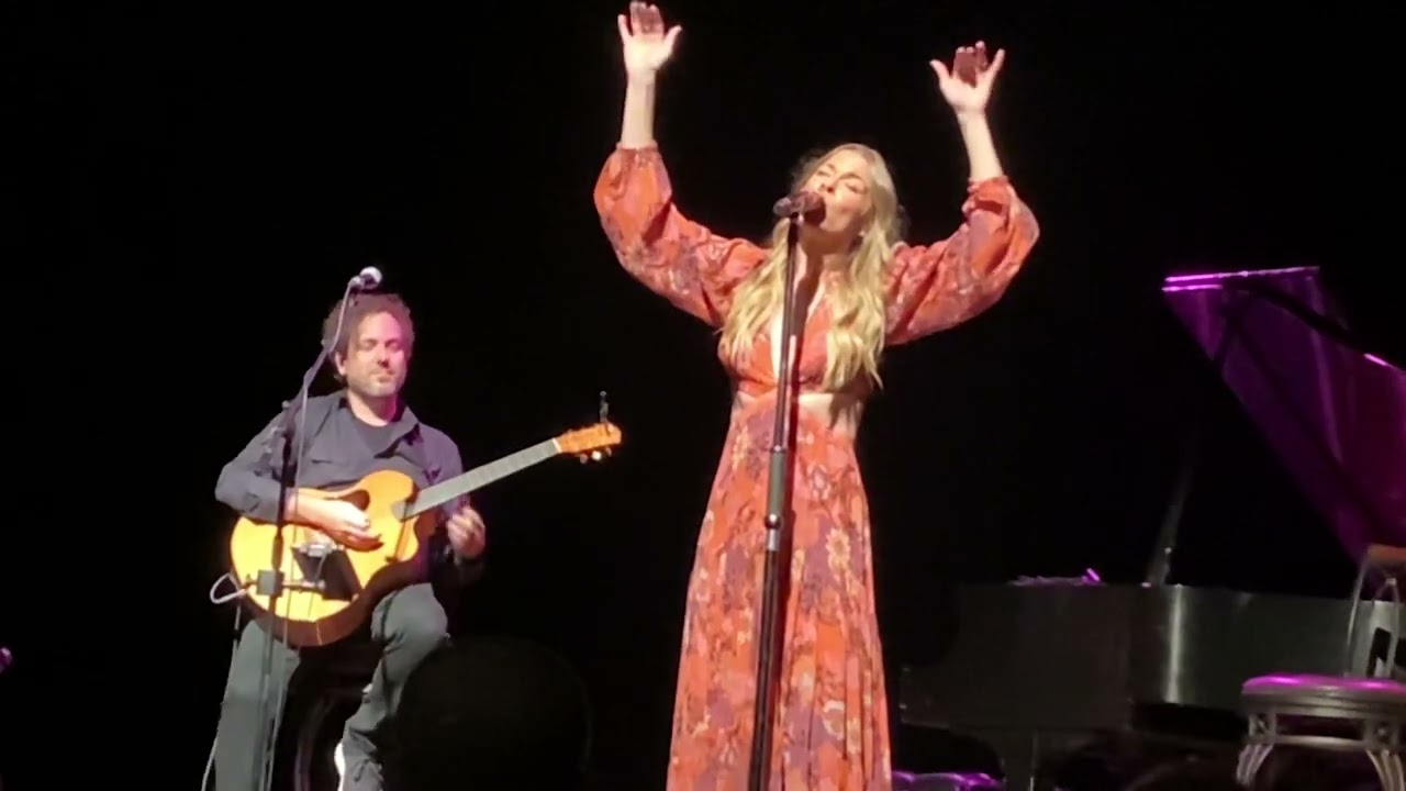 Leann Rimes: “The Right Kind of Wrong/Can’t Fight The Moonlight” The Grand Wilmington, DE 5/18/23