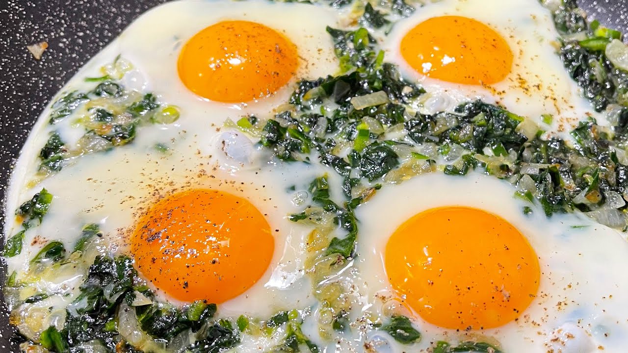 Вкусный рецепт завтрака со шпинатом и яйцами. Очень просто и здорово!