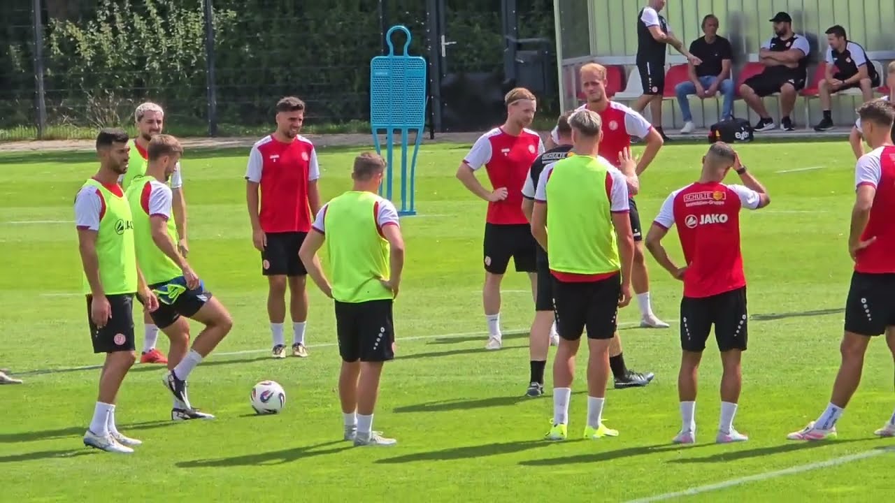 Trainingsauftakt an der Hafenstraße 🔴⚪ 1. öffentliches Training, 1000(?) Zuschauer, Top Stimmung❗❕
