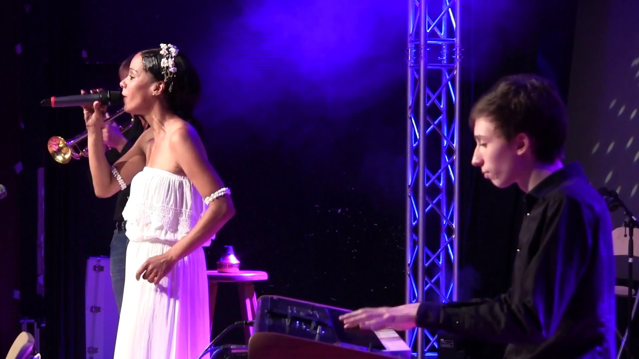 Mom Bee - Jazz, Blues and Soul