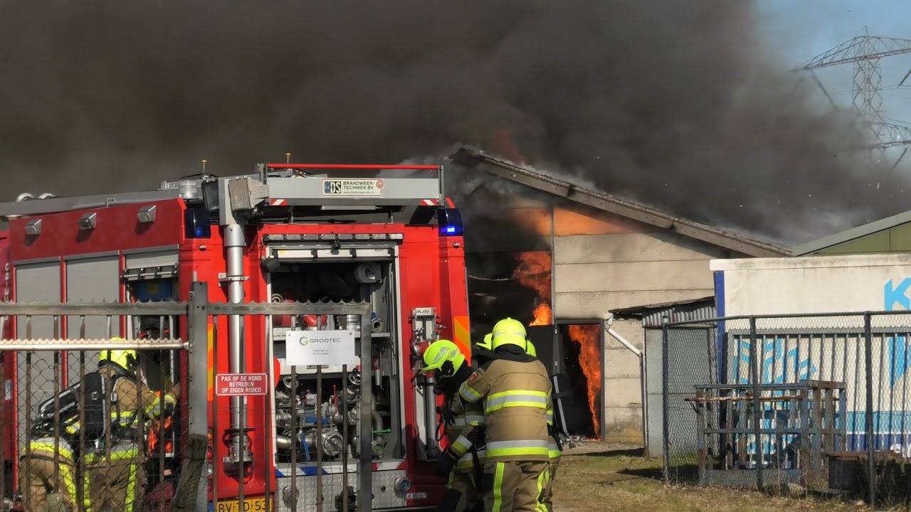 Grote brand in schuur Torenstraat Balgoij, Brandweer met spoed onderweg!