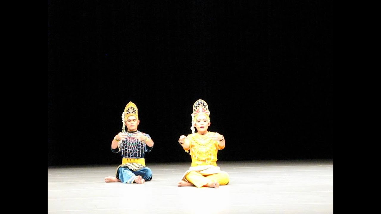 Malaysian Traditional Dance - Mengadap Rebab