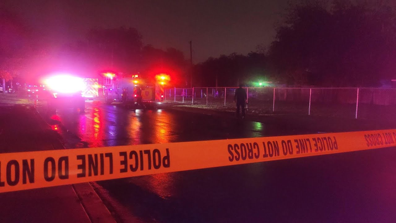 Man shot in leg during robbery attempt on West Side; suspect on the run, police say