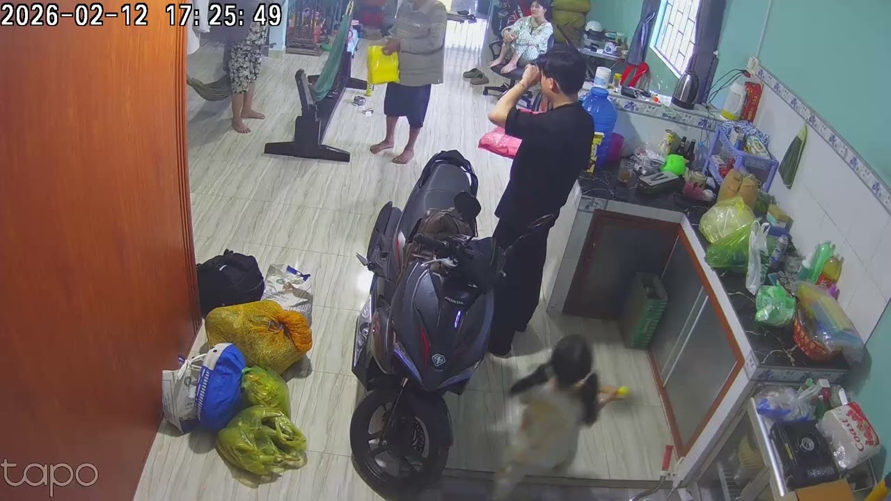 Về nhà ăn Tết