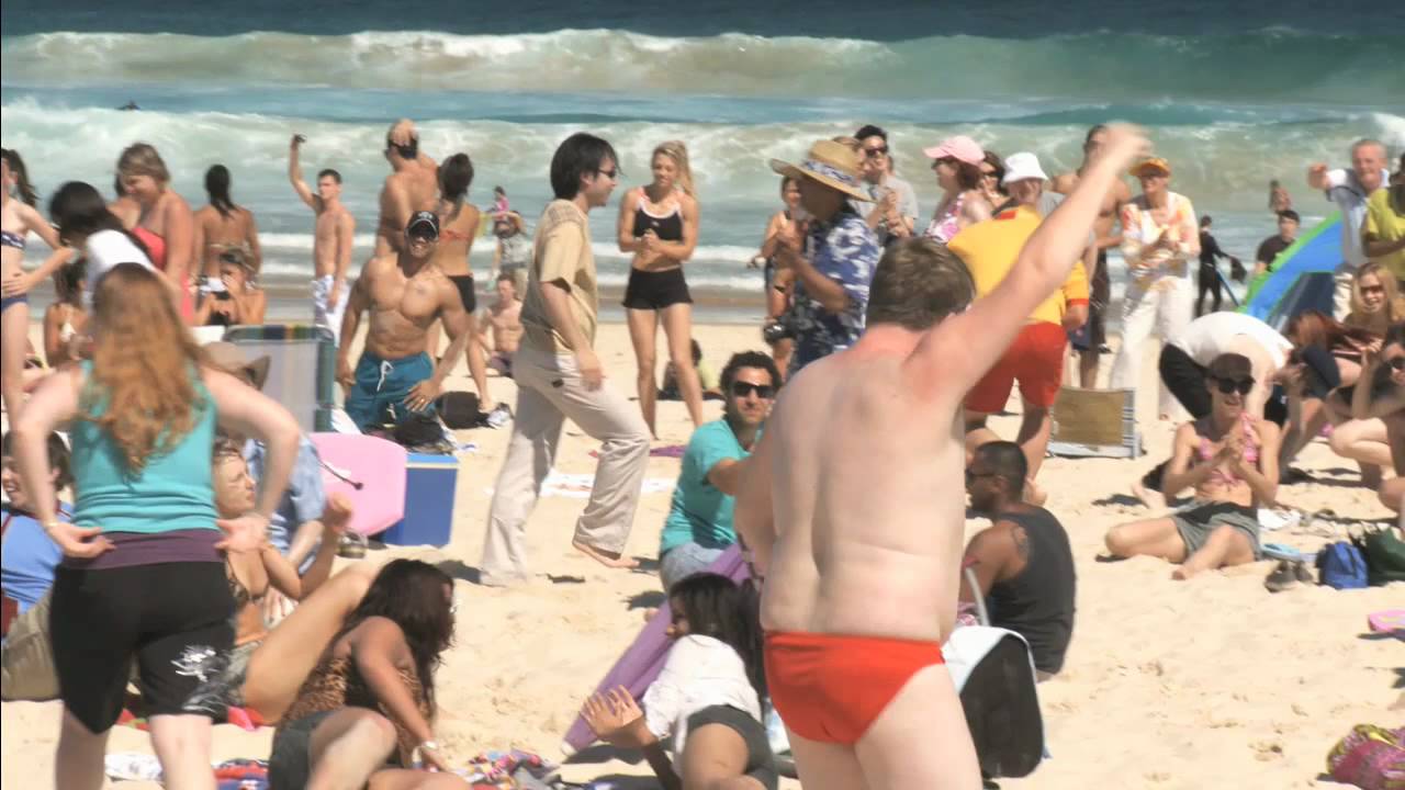 Official: Bondi Beach Gets Flipped! Towel Surfing - Flip Video Flash Mob