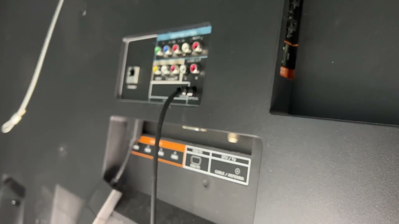 Где находятся входы на телевизоре Vizio Smart TV?