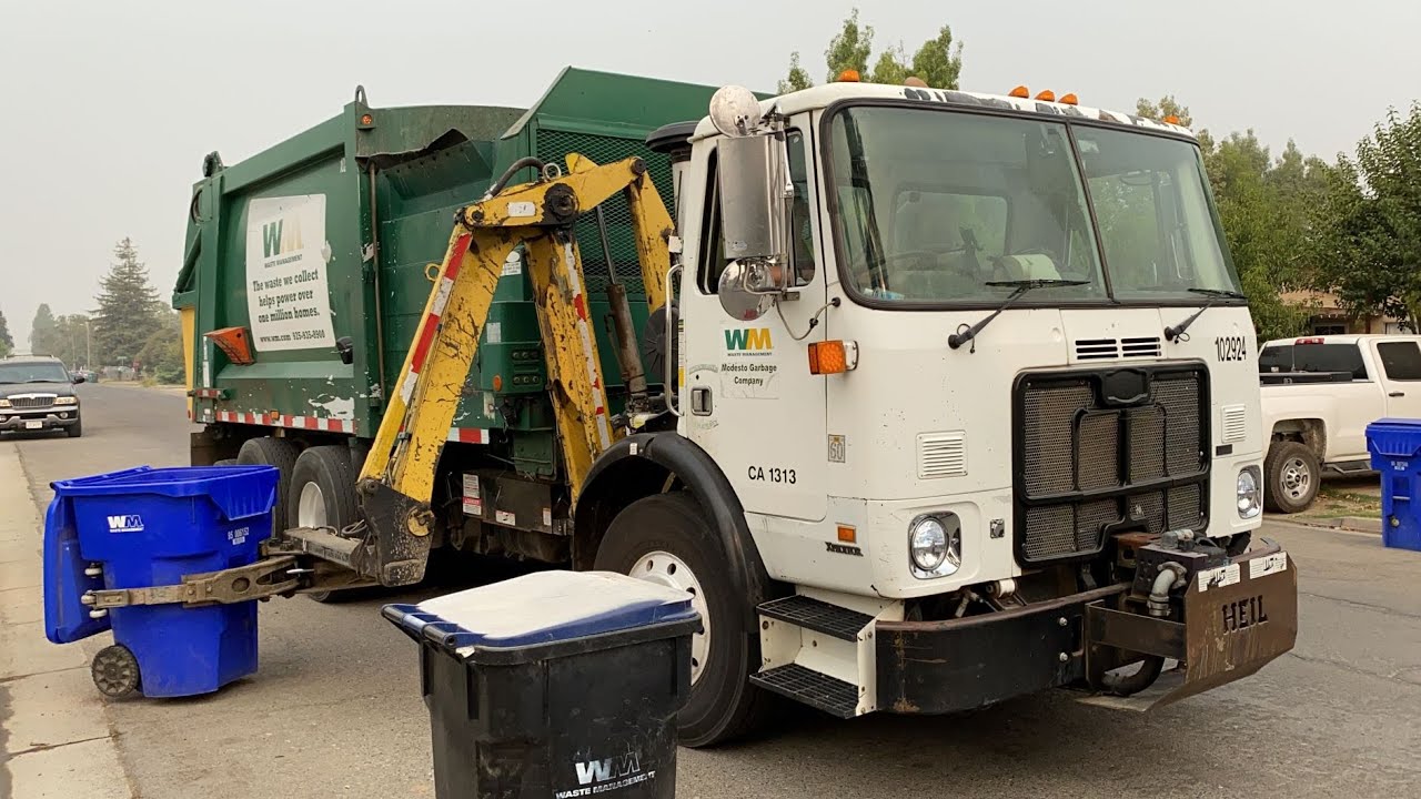 Waste Management Autocar WX64 Heil Durapack Python 102924