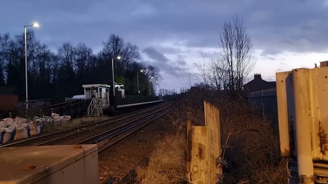 Featherstone Station Level Crossing (West Yorkshire) (7:43am)