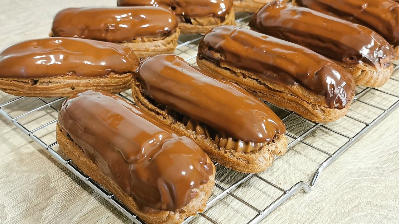 Cele mai bune eclere cu ciocolata, coji cu cacao, crema de ciocolata si glazura | @reteteusoarecuralu