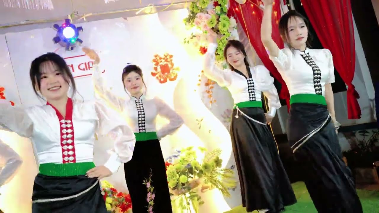 MÚA VẤN VƯƠNG CHỢ TÌNH