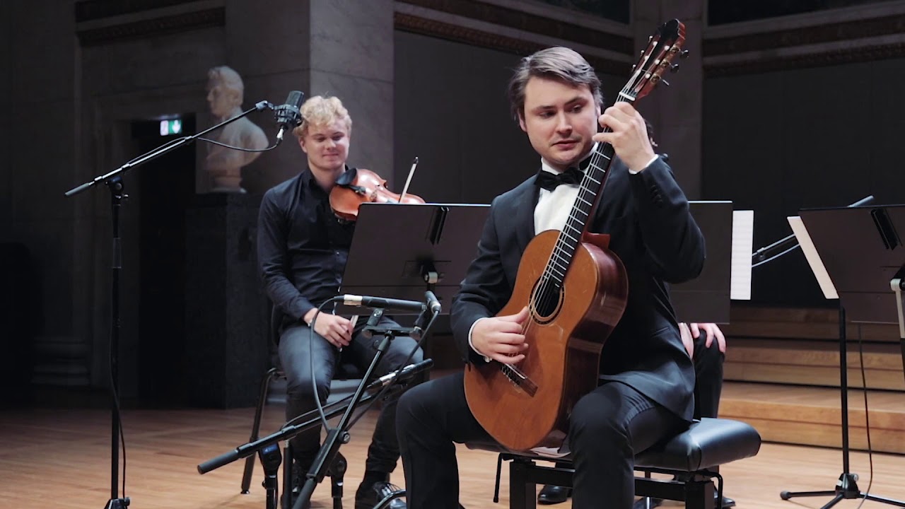 Sondre Hoymer live from Universitetes Aula // Mauro Giuliani op 30