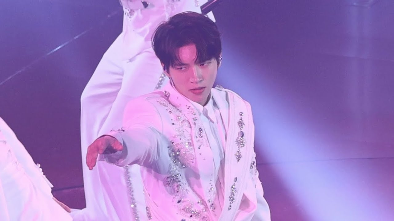 240713 인피니트 무한대집회4 Tic Toc (틱톡) - 남우현 FANCAM