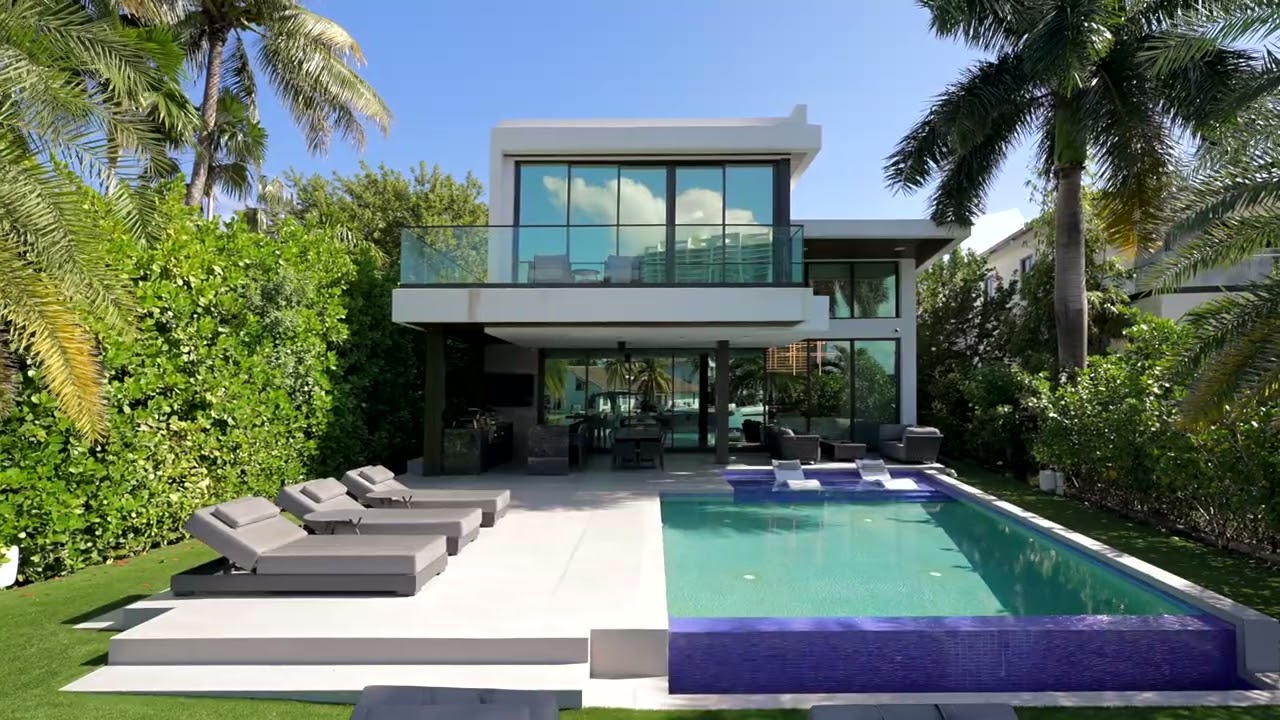 The JIlls Zeder Group presents 342 S Pkwy, Golden Beach, FL 33160, USA