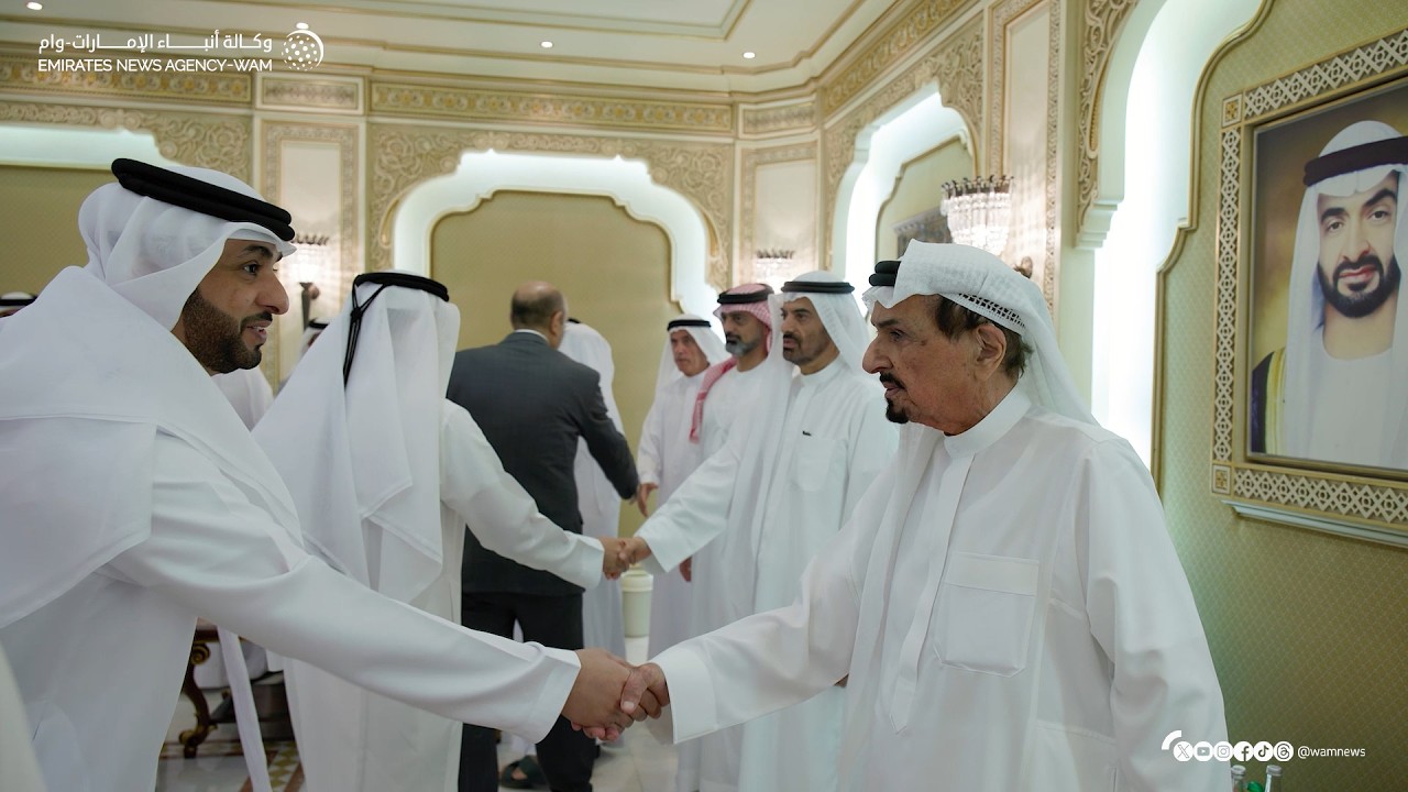 حاكم عجمان وولي عهده يتقبلان تهاني كبار المسؤولين وجموع المواطنين بالشهر الفضيل