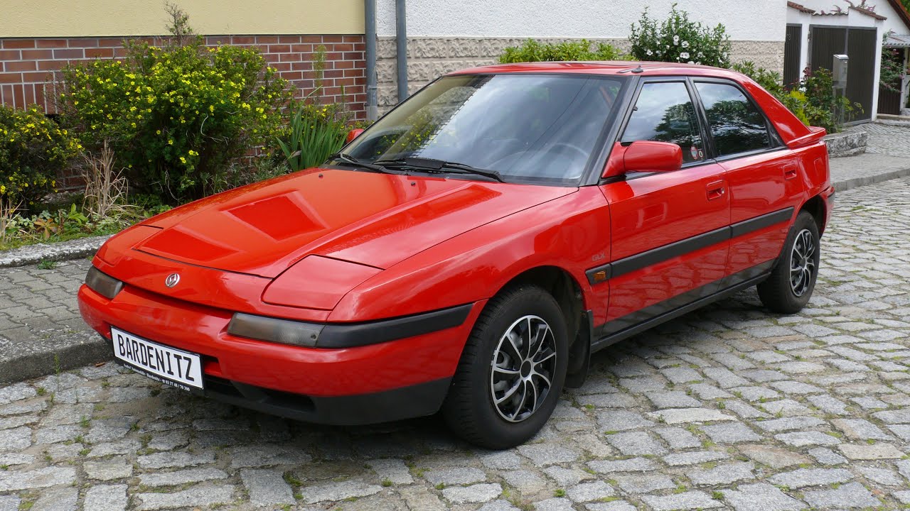 Oldtimer Mazda 323 F Klappscheiwerfer