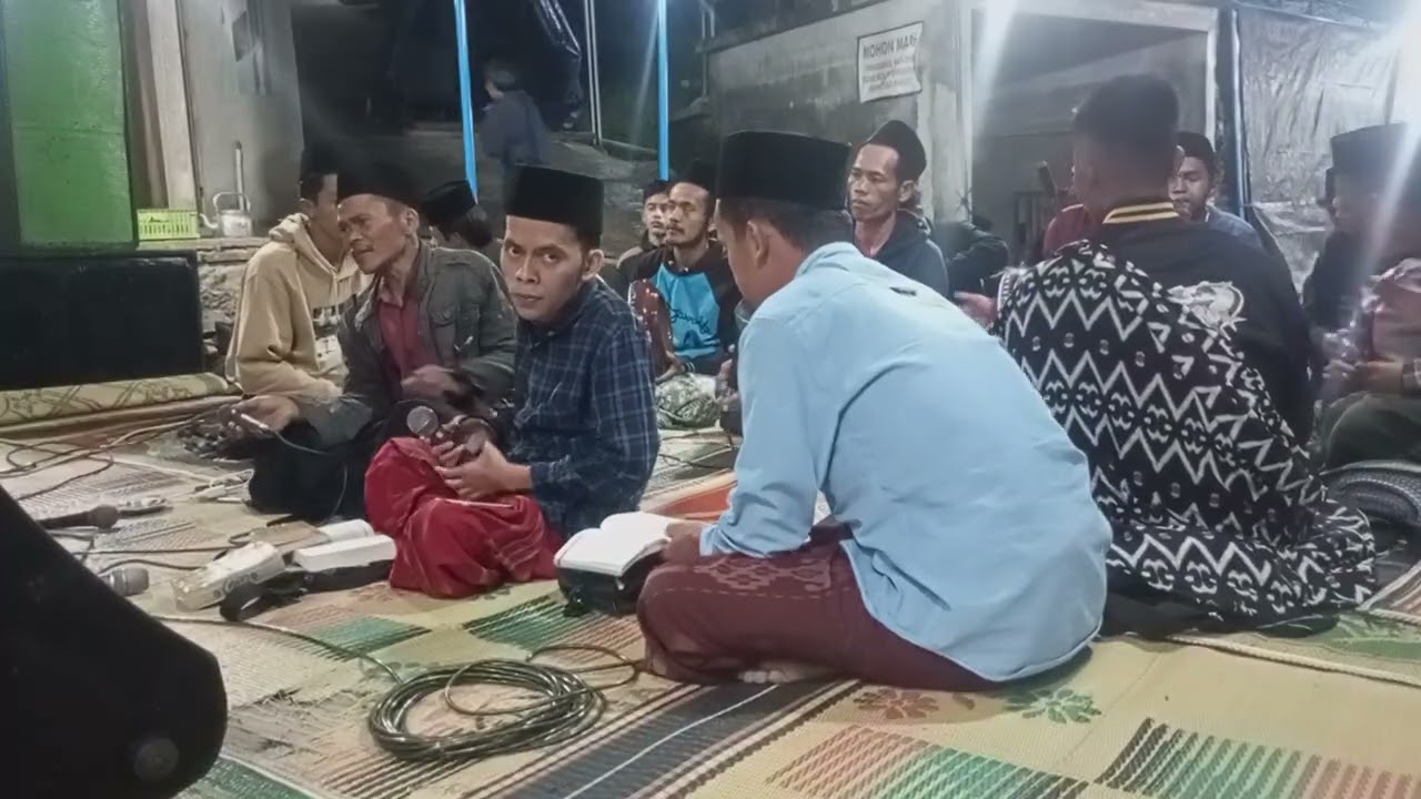 Sholawat ful album terpopuler Hadroh Al hitoh magelang . jangan lupa like komen dan suscribe 
